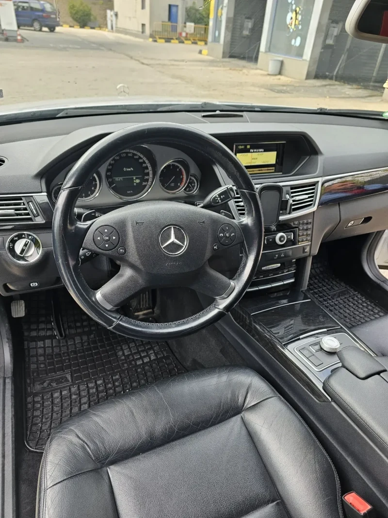 Mercedes-Benz E 350, снимка 9 - Автомобили и джипове - 47422268