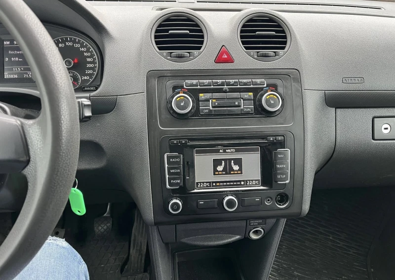 VW Caddy 1.6 102 к.с., снимка 8 - Автомобили и джипове - 52304857