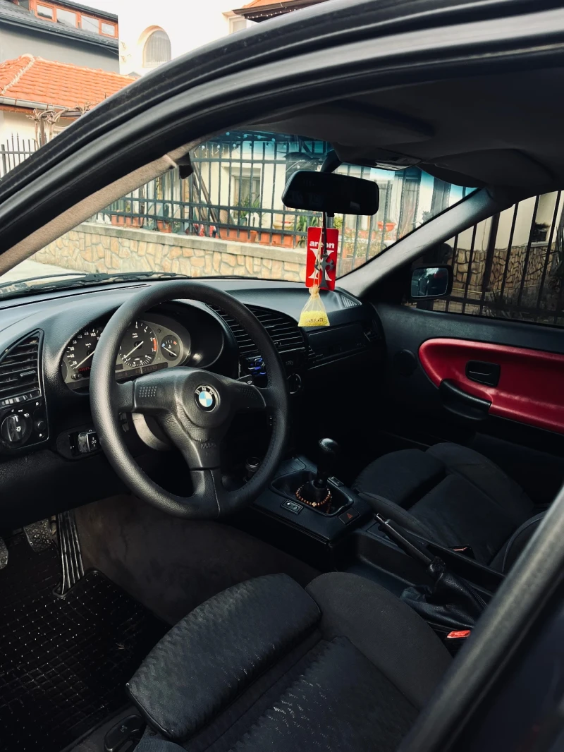 BMW 318, снимка 8 - Автомобили и джипове - 52723331