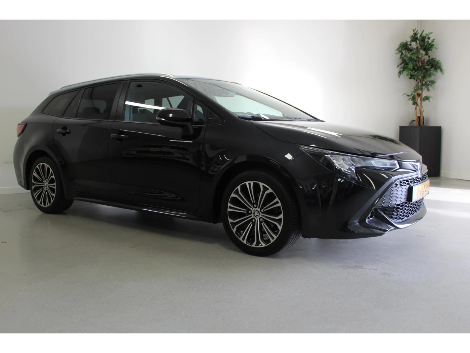 Toyota Corolla Touring Sports 1.2 Dynamic  | Mobile.bg � ����������� 1