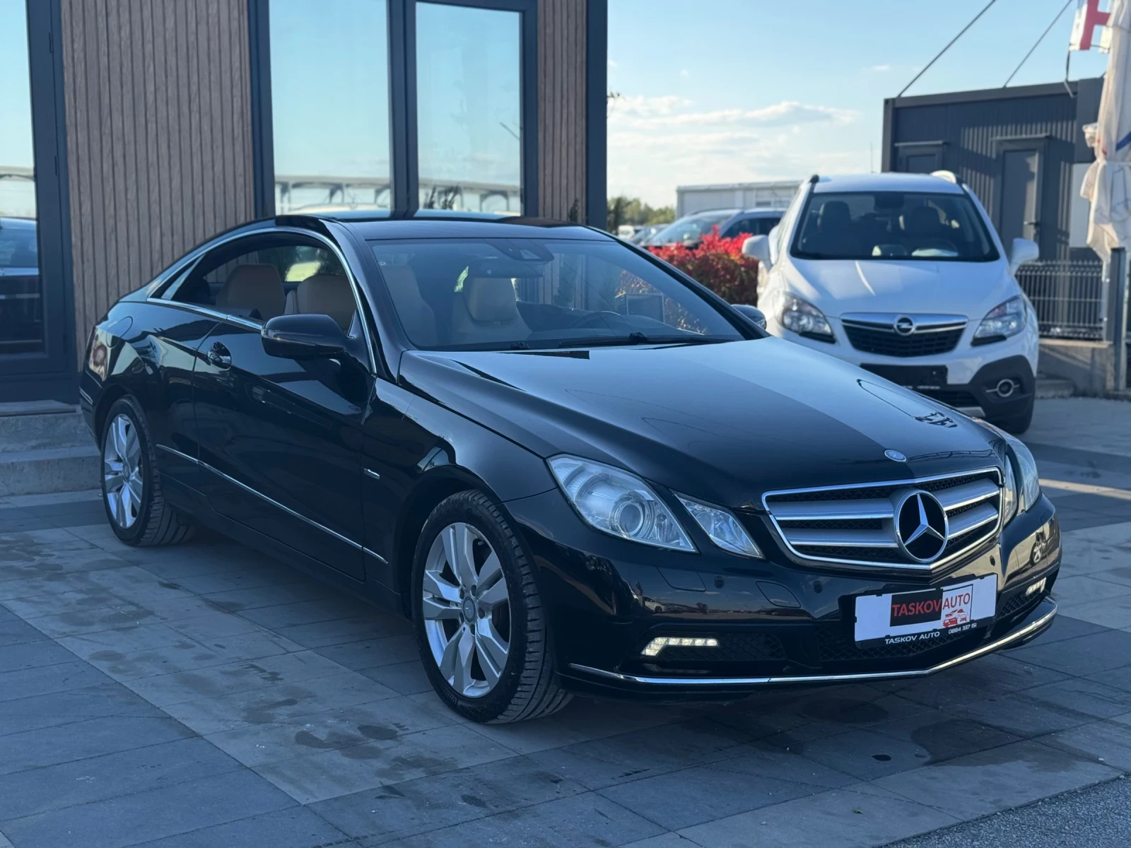 Mercedes-Benz E 350 Coupe AVATGARDE , снимка 3 - Автомобили и джипове - 54296435
