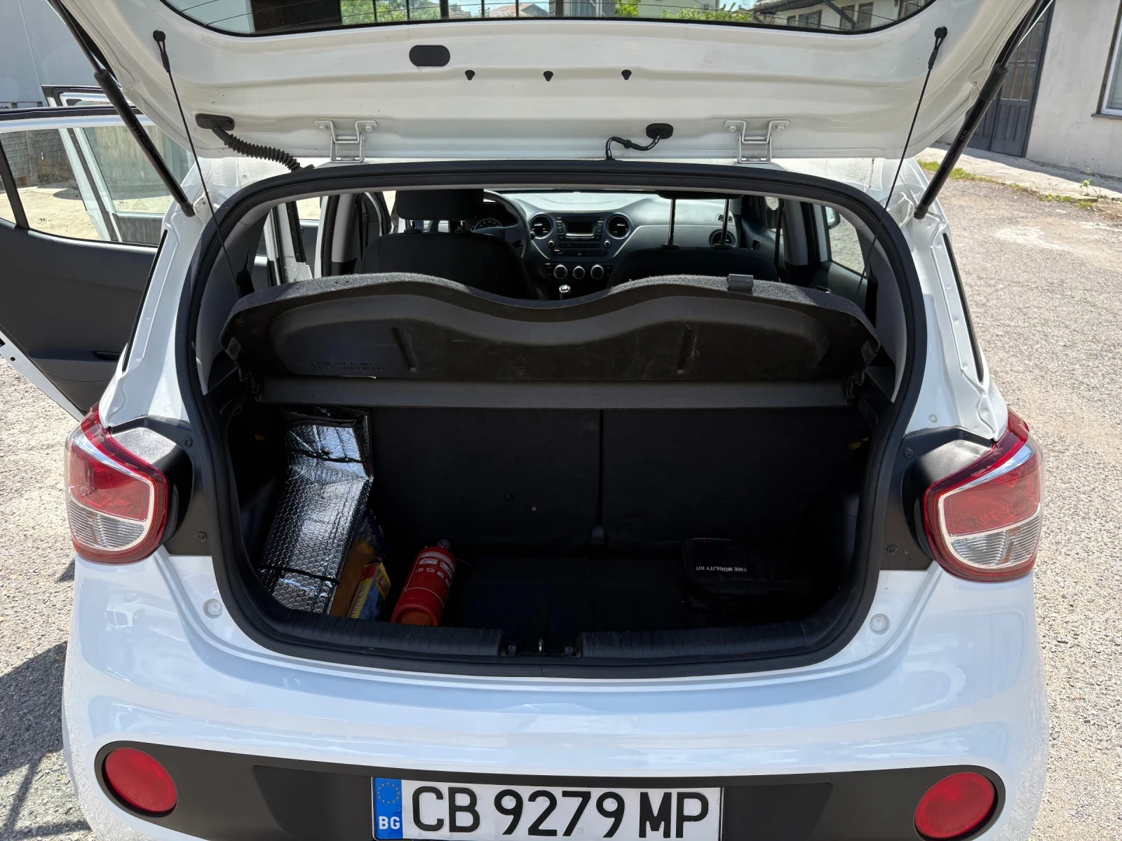Hyundai I10, снимка 11 - Автомобили и джипове - 54781594