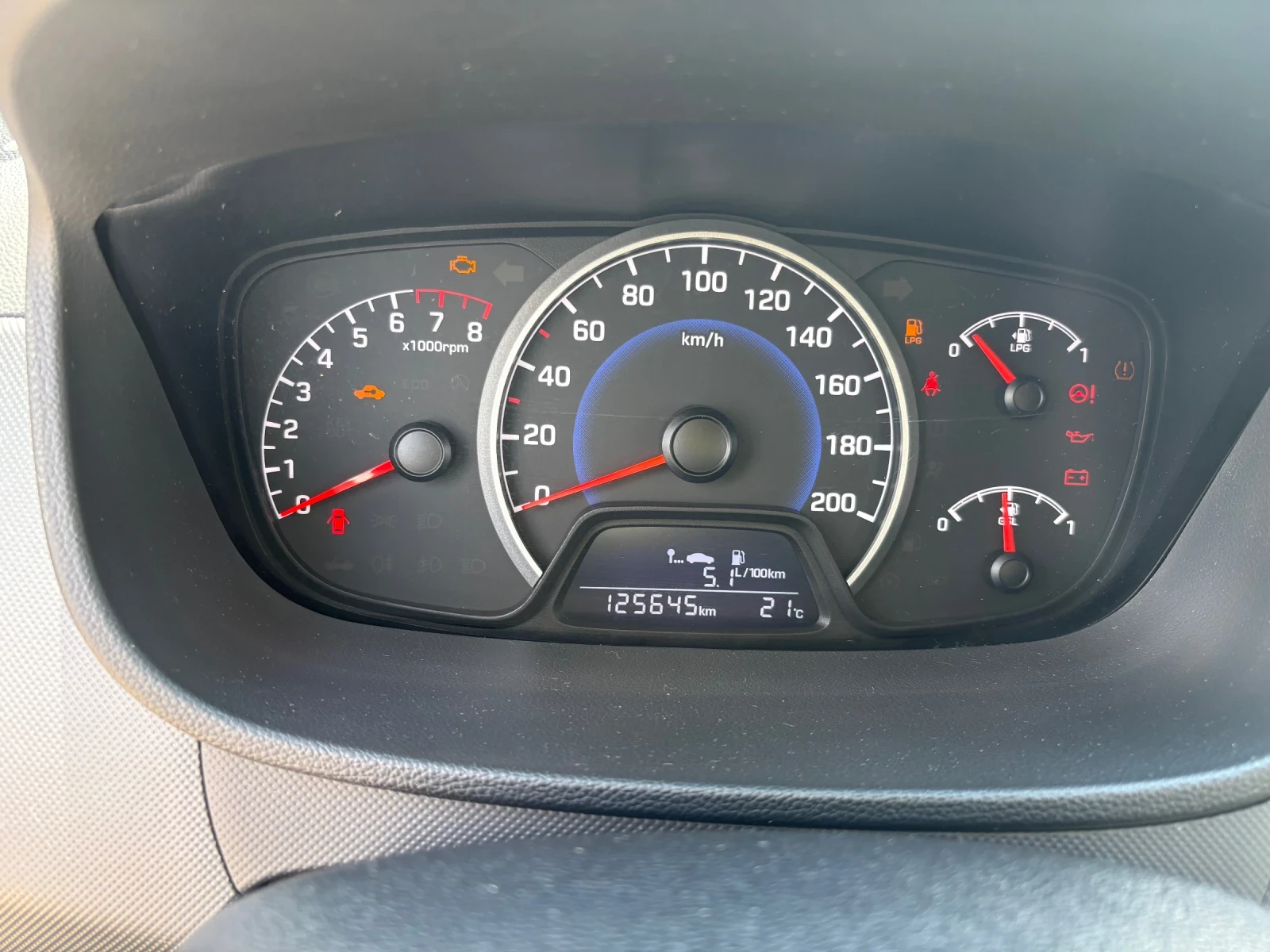 Hyundai I10, снимка 10 - Автомобили и джипове - 54781594