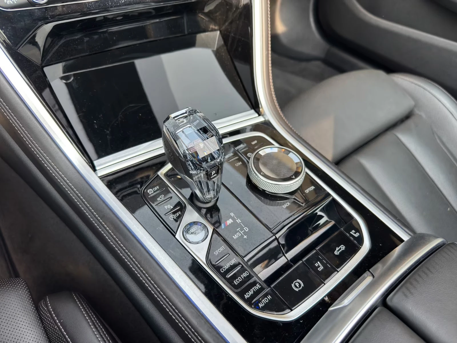 BMW 850 xDRIVE/530HP/CABRIO/LASER/HUD/ACC/CAM/740z, снимка 15 - Автомобили и джипове - 55656232