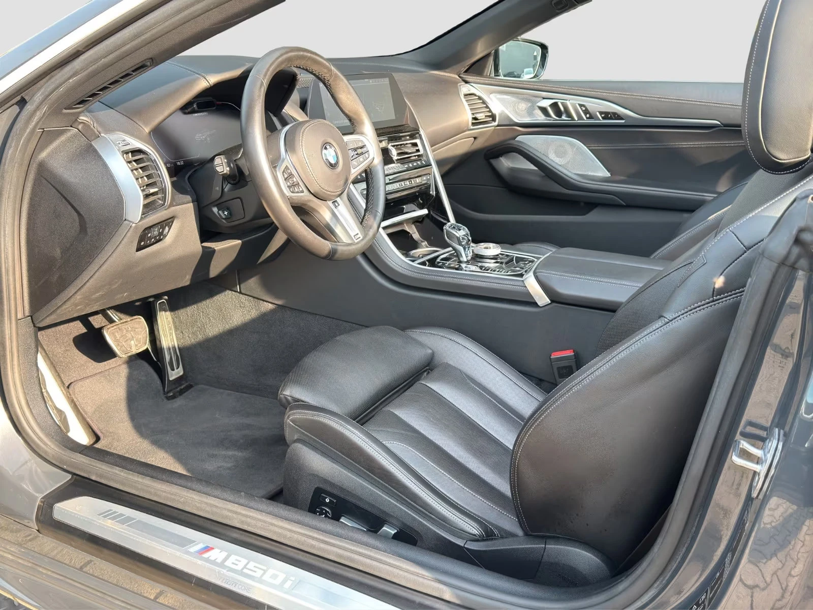 BMW 850 xDRIVE/530HP/CABRIO/LASER/HUD/ACC/CAM/740z, снимка 11 - Автомобили и джипове - 55656232