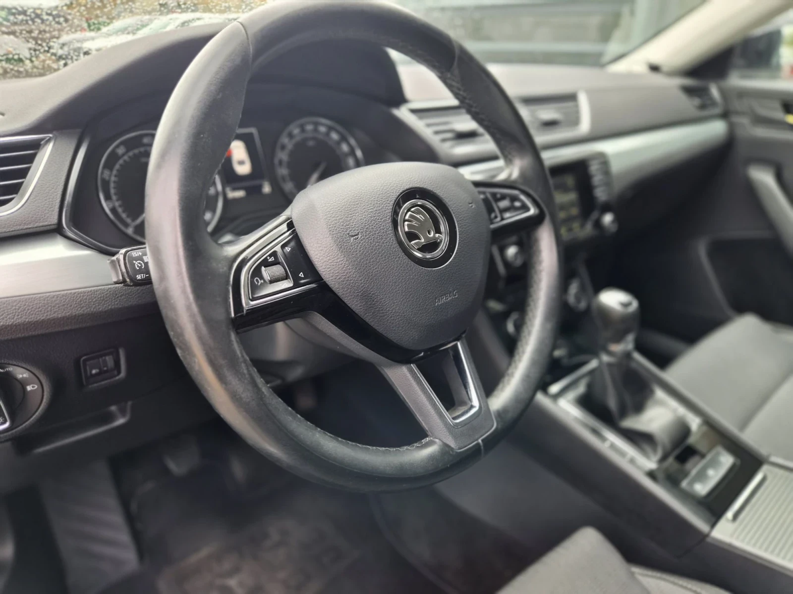 Skoda Superb 1.4TSI EURO6 NAVI, снимка 8 - Автомобили и джипове - 56269750