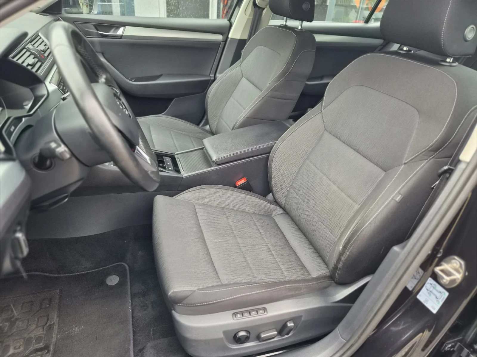 Skoda Superb 1.4TSI EURO6 NAVI, снимка 9 - Автомобили и джипове - 56269750