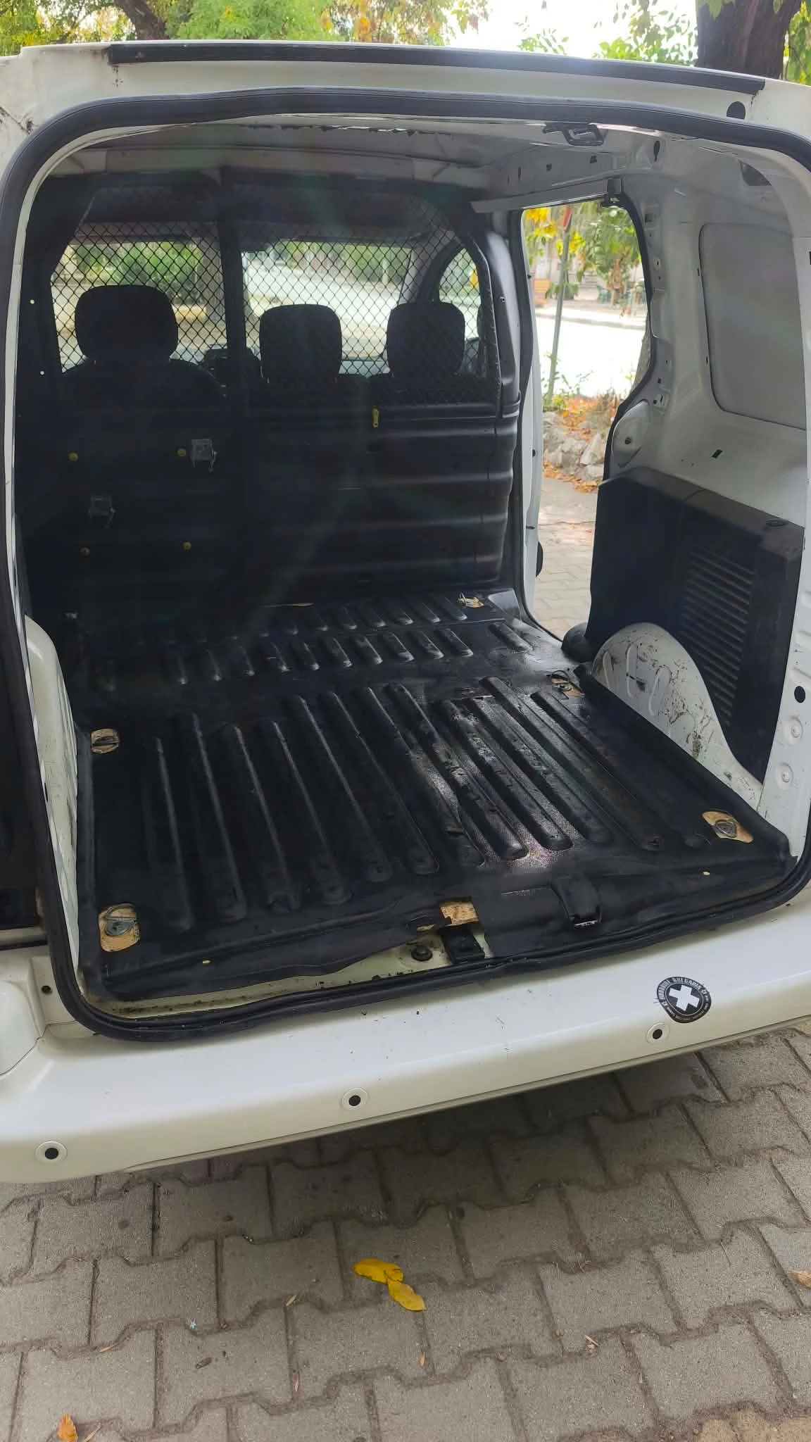 Peugeot Partner 1.6 hdi, снимка 8 - Автомобили и джипове - 56313670