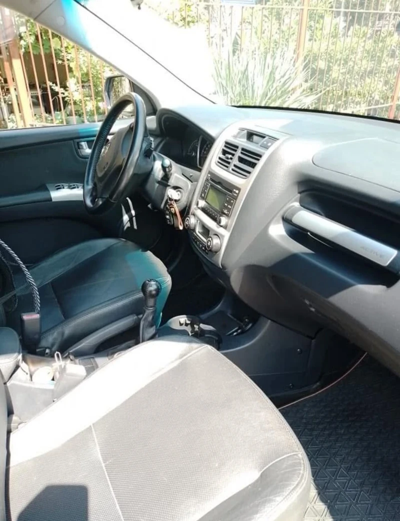 Kia Sportage Бензин + Газ, снимка 2 - Автомобили и джипове - 51872296