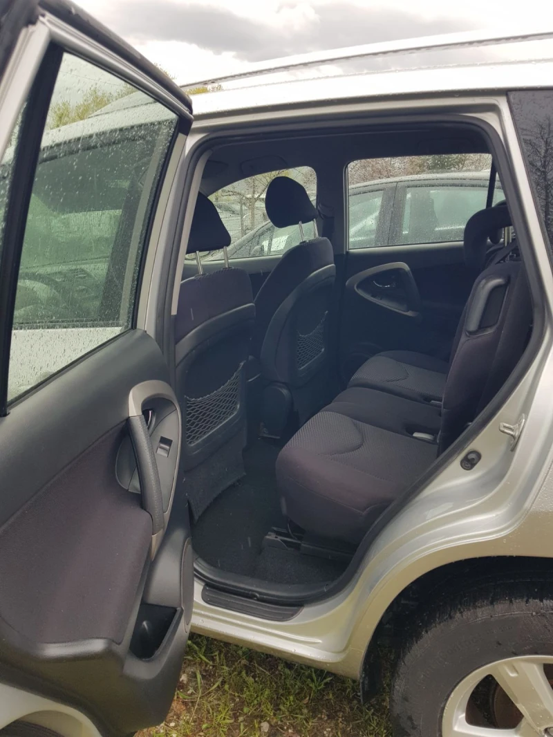Toyota Rav4 D4D, снимка 13 - Автомобили и джипове - 52245087