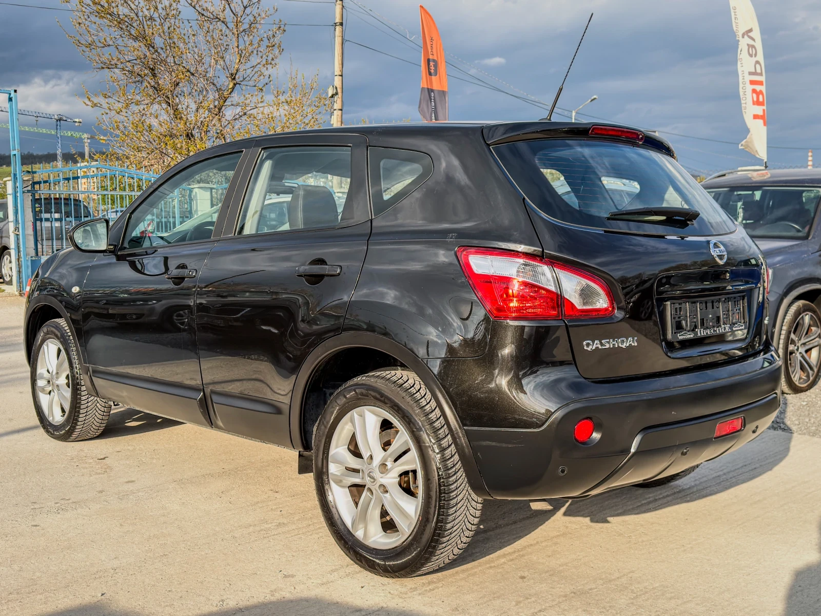 Nissan Qashqai 1.5dCi - 110k.c. - 6ck., снимка 6 - Автомобили и джипове - 54255247