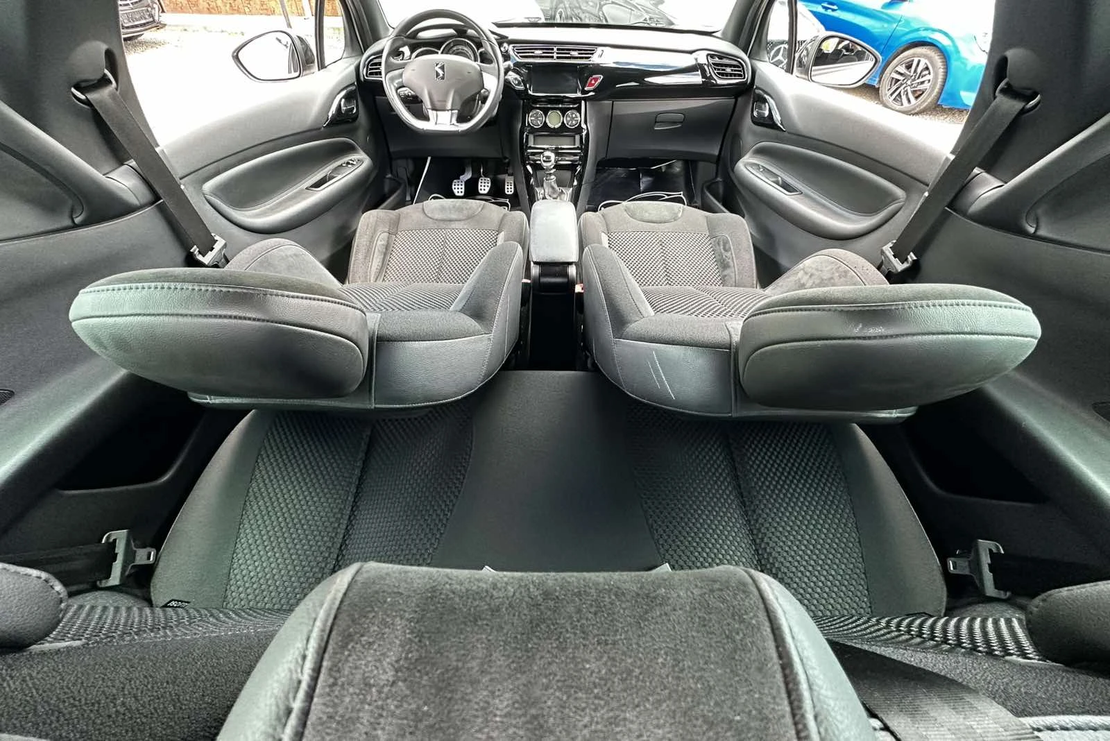 Citroen DS 3 Crossback 1.6D 120HP EURO6B КОЖА LED , снимка 9 - Автомобили и джипове - 54598345