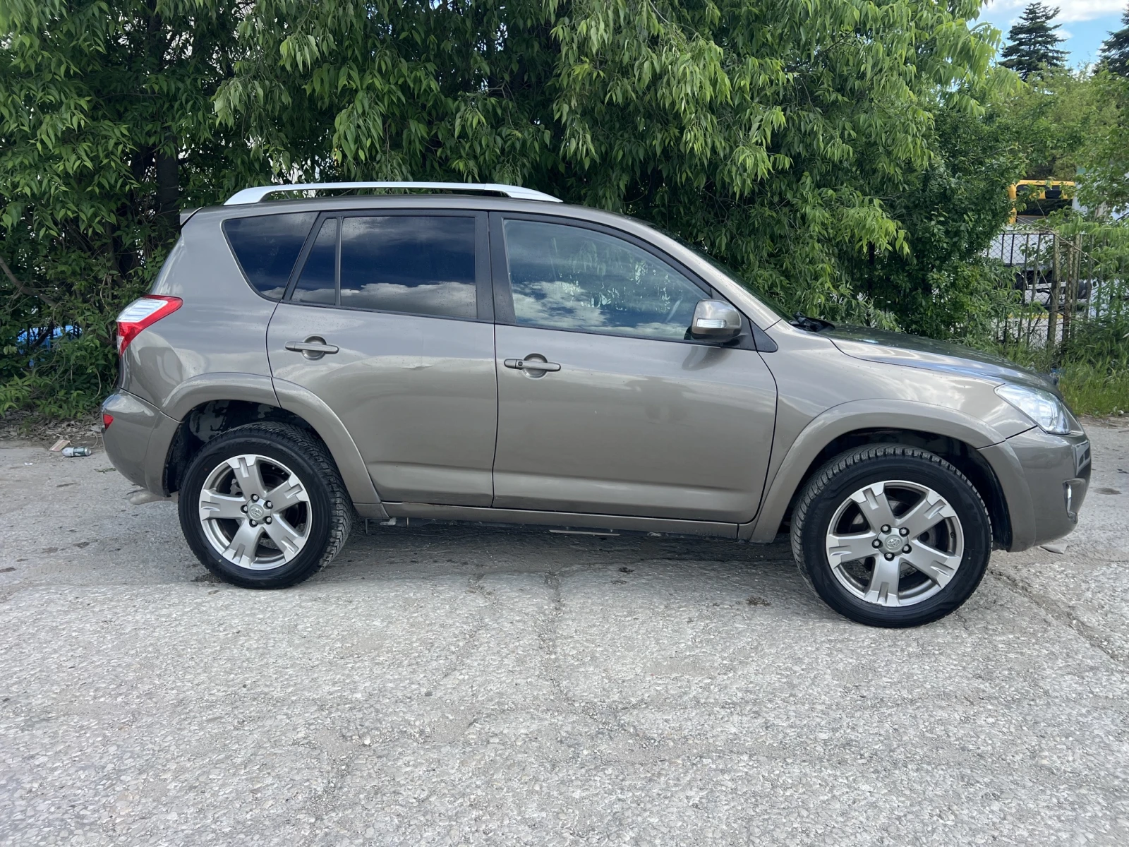 Toyota Rav4 2.2 D-CAT, снимка 9 - Автомобили и джипове - 54853429
