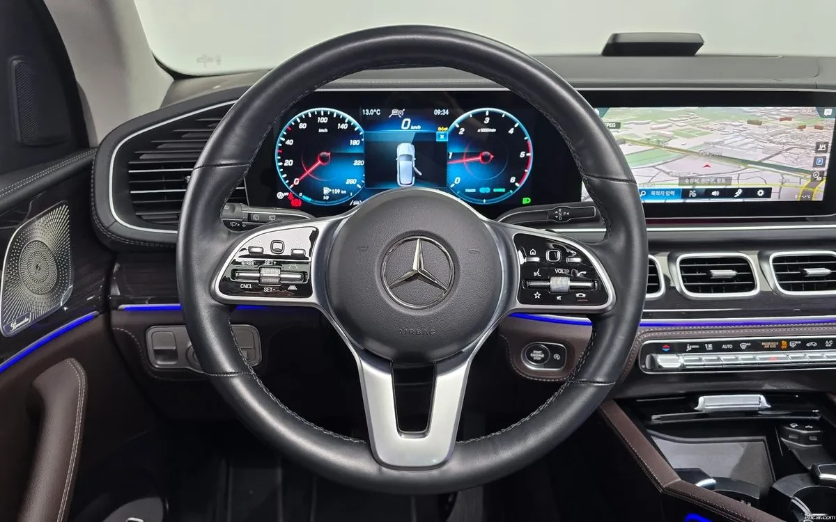 Mercedes-Benz GLE 300 4MATIC/DISTRONIC/BURMESTER/ОБДУХВАНЕ/ПОДГРЕВИ/PANO, снимка 11 - Автомобили и джипове - 54865427