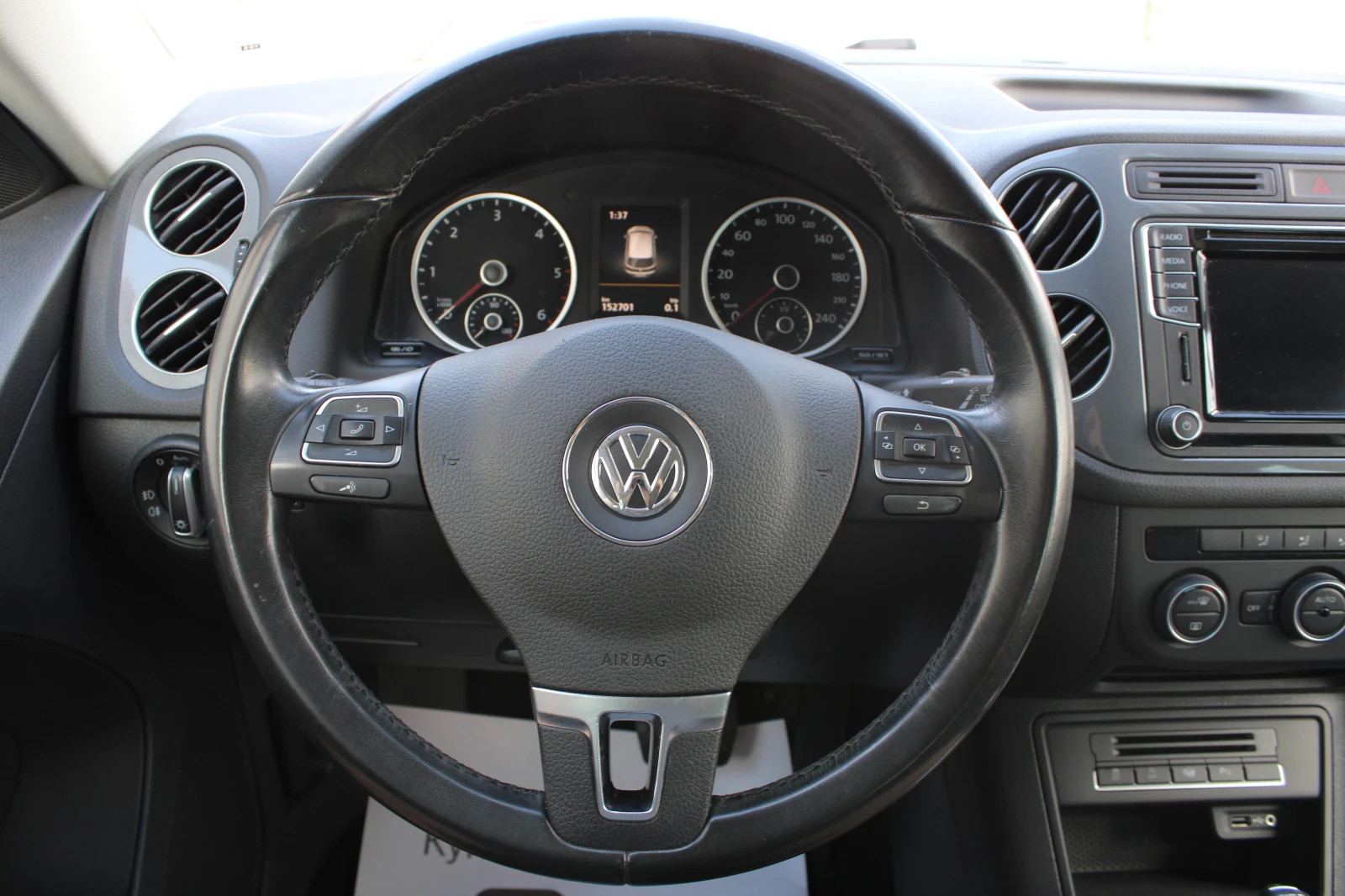 VW Tiguan 2.0TDI/4X4/152x. km./EURO 6, снимка 11 - Автомобили и джипове - 54969689