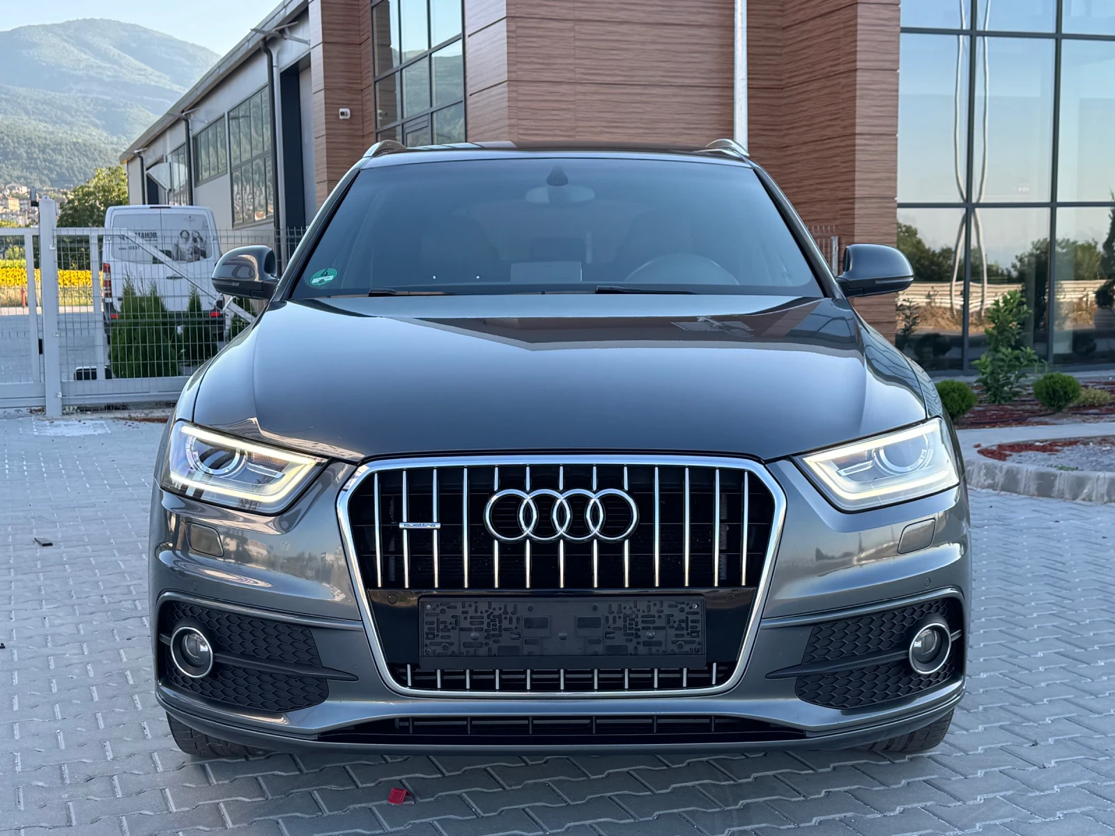 Audi Q3 2.0TDI :: Quattro :: S-LINE Sport Plus :: Автомат, снимка 2 - Автомобили и джипове - 55245605