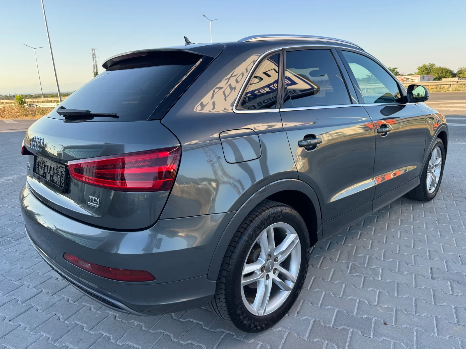 Audi Q3 2.0TDI :: Quattro :: S-LINE Sport Plus :: Автомат, снимка 4 - Автомобили и джипове - 55245605