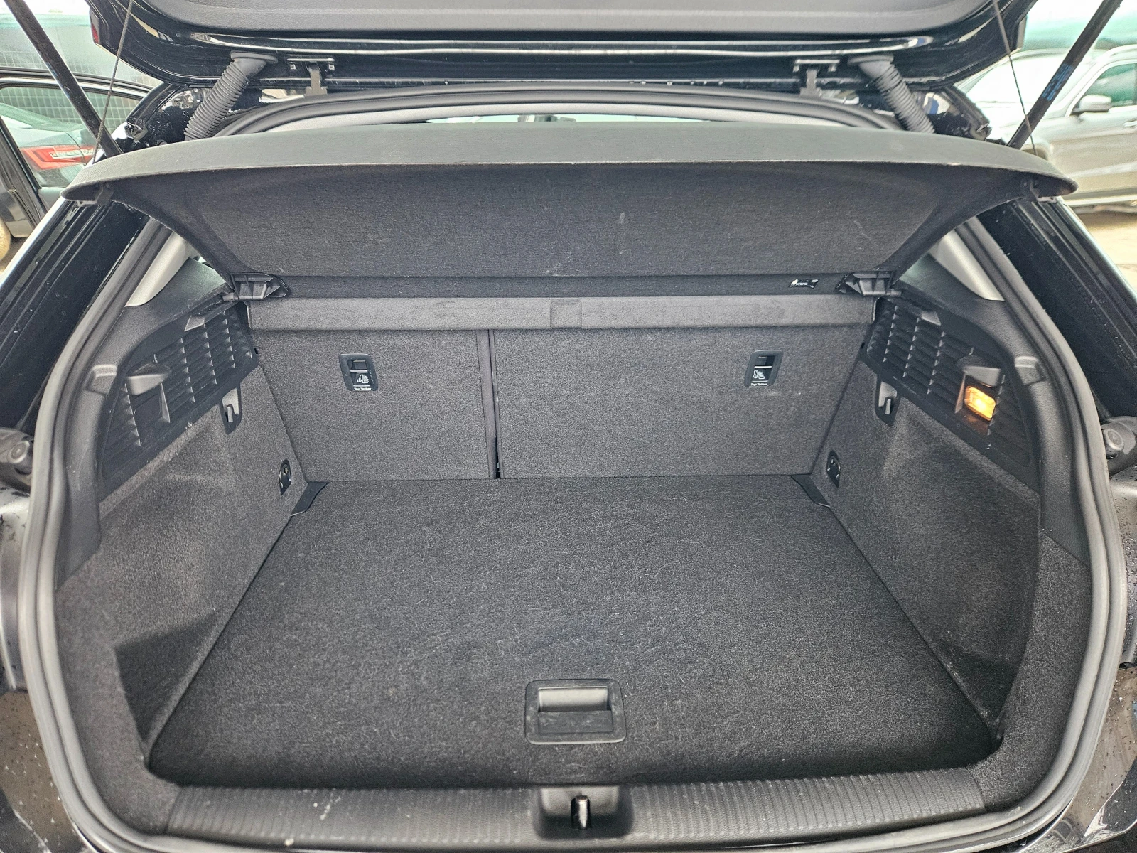 Audi Q2 Avtomat 4×4, снимка 15 - Автомобили и джипове - 56254835