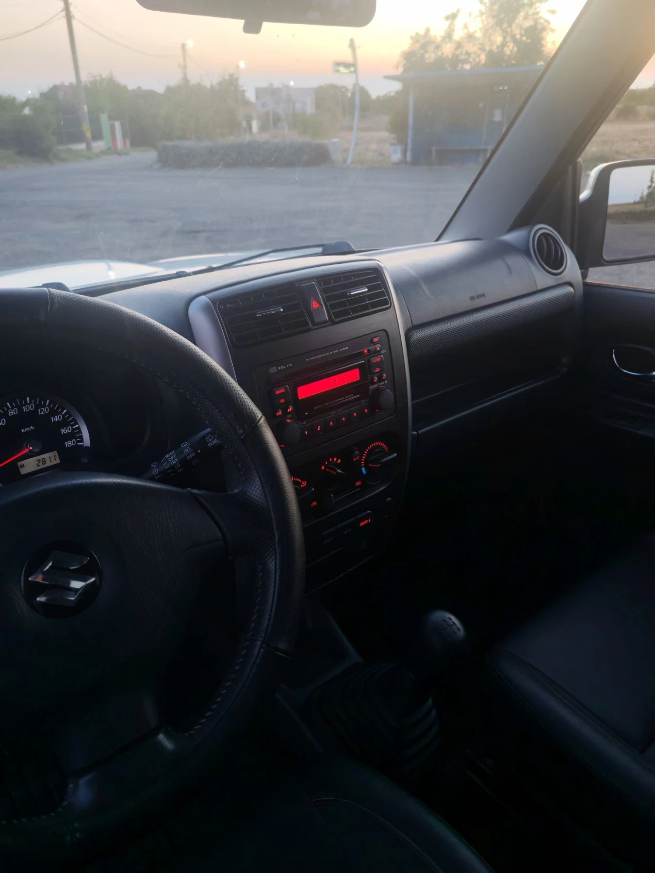 Suzuki Jimny 1.3i 4x4 Бензин , снимка 11 - Автомобили и джипове - 56639089