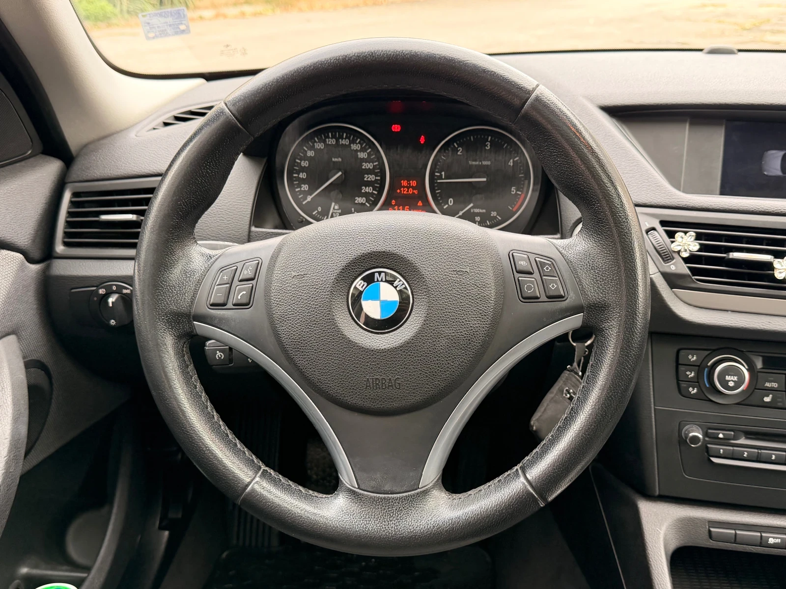 BMW X1  X drive 2.0D 143K.C., снимка 8 - Автомобили и джипове - 56728943