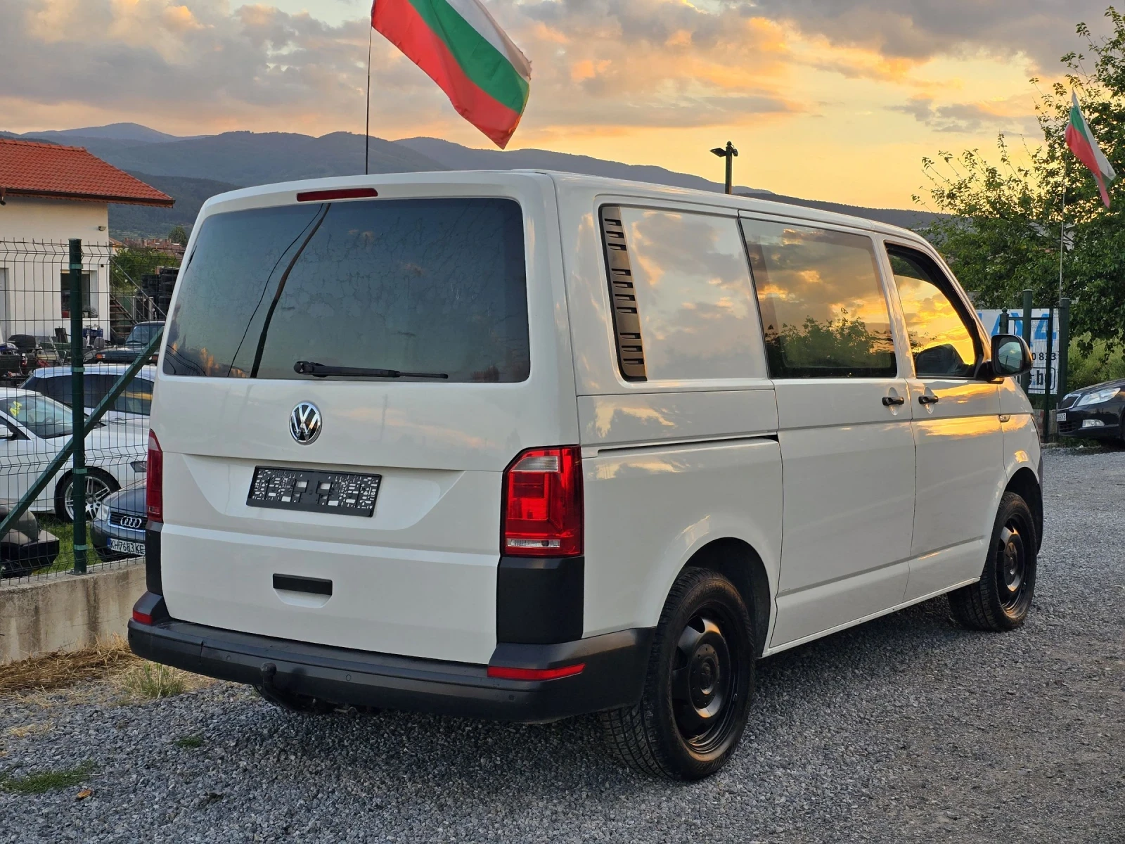 VW Transporter Т6 4Motion Navi 2.0TDI Клима, снимка 4 - Бусове и автобуси - 54839822