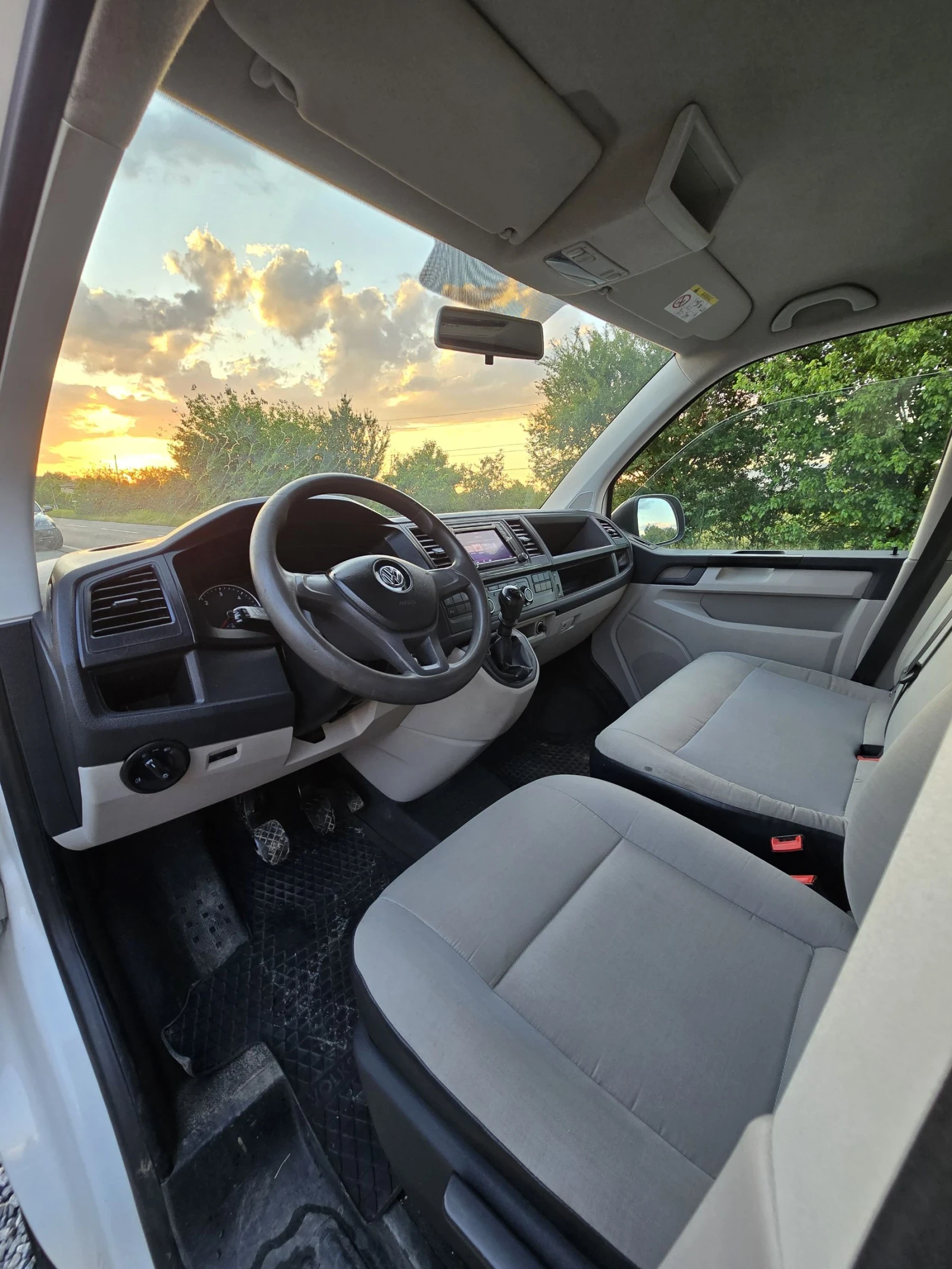 VW Transporter Т6 4Motion Navi 2.0TDI Клима, снимка 8 - Бусове и автобуси - 54839822