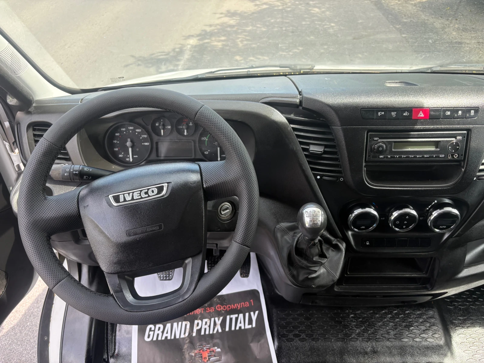 Iveco Daily КЛИМАТИК! Оригинален вид! Нови гуми!, снимка 9 - Бусове и автобуси - 54980538