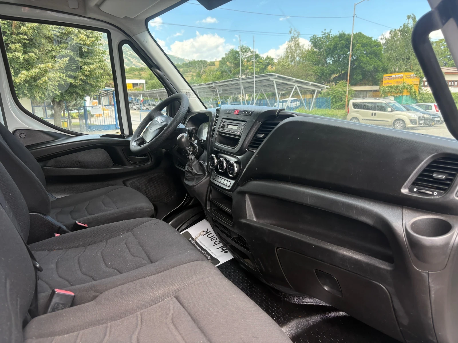 Iveco Daily КЛИМАТИК! Оригинален вид! Нови гуми!, снимка 8 - Бусове и автобуси - 54980538