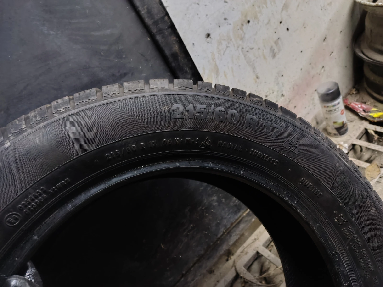 Гуми Зимни 215/60R17, снимка 8 - Гуми и джанти - 54088153