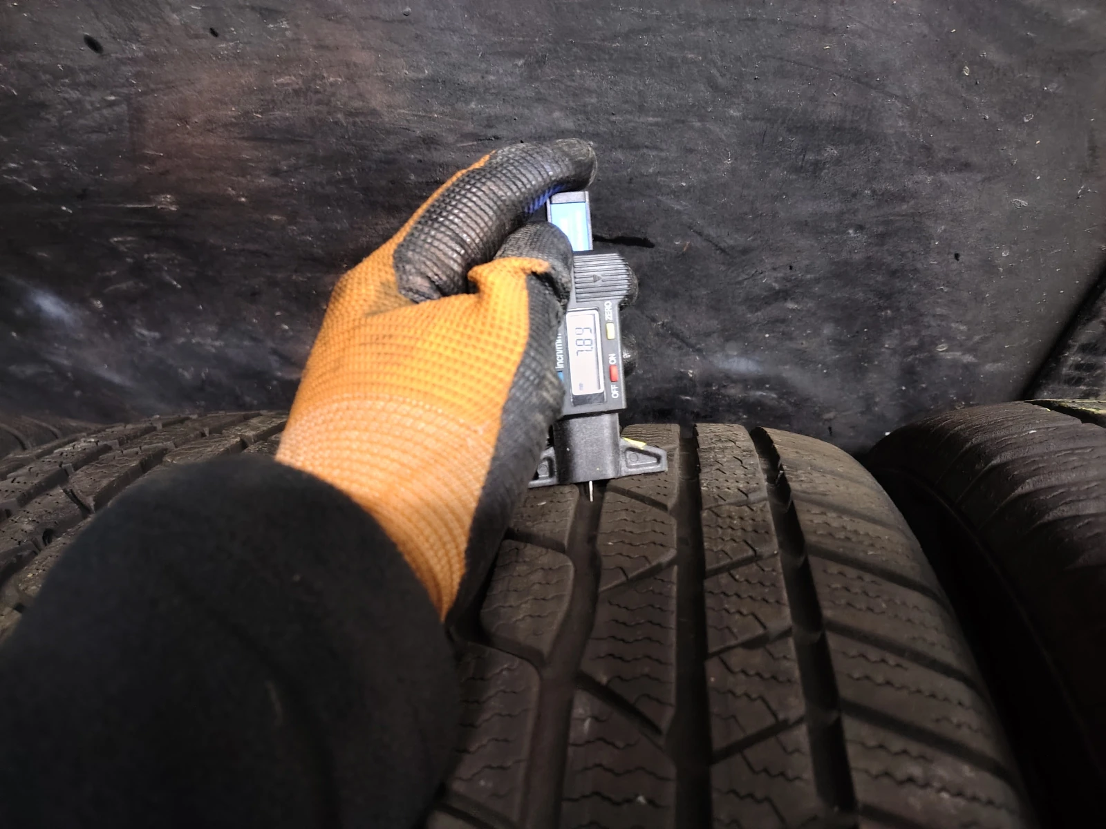 Гуми Зимни 215/60R17, снимка 4 - Гуми и джанти - 54088153