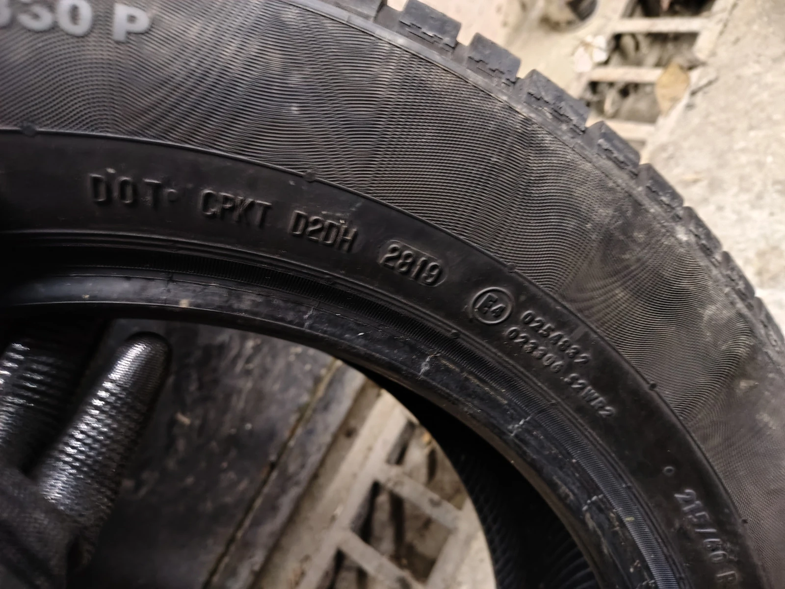 Гуми Зимни 215/60R17, снимка 7 - Гуми и джанти - 54088153