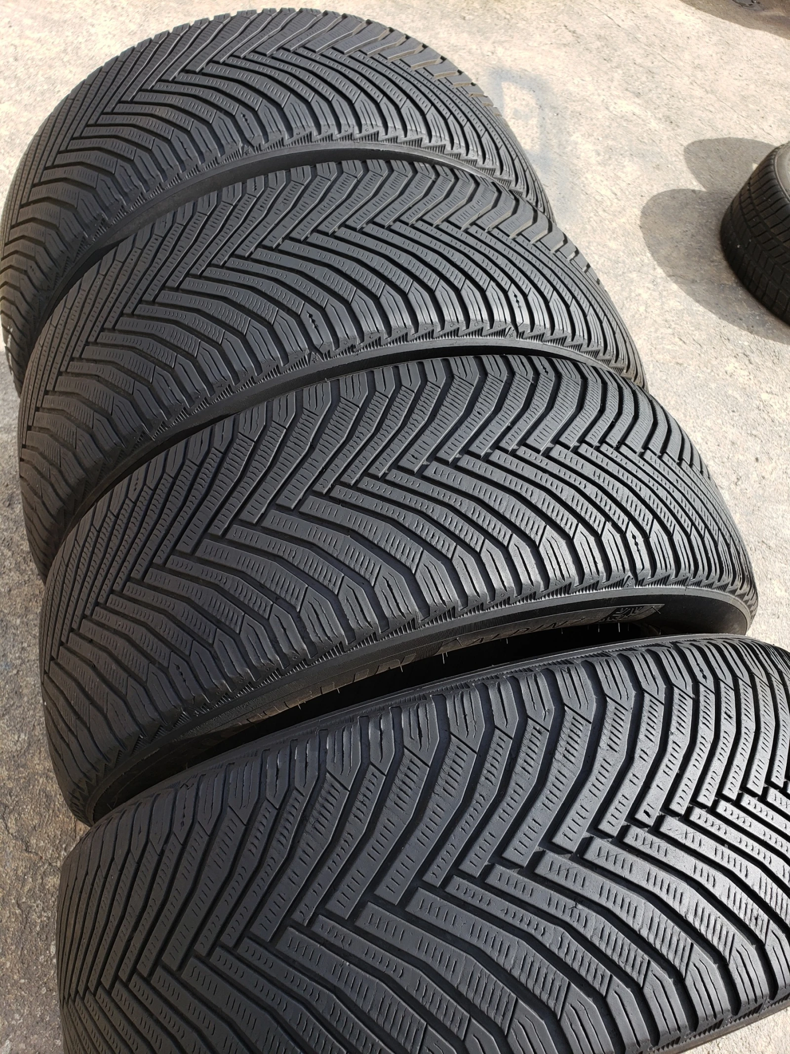 Гуми Зимни 235/55R19, снимка 5 - Гуми и джанти - 56313678
