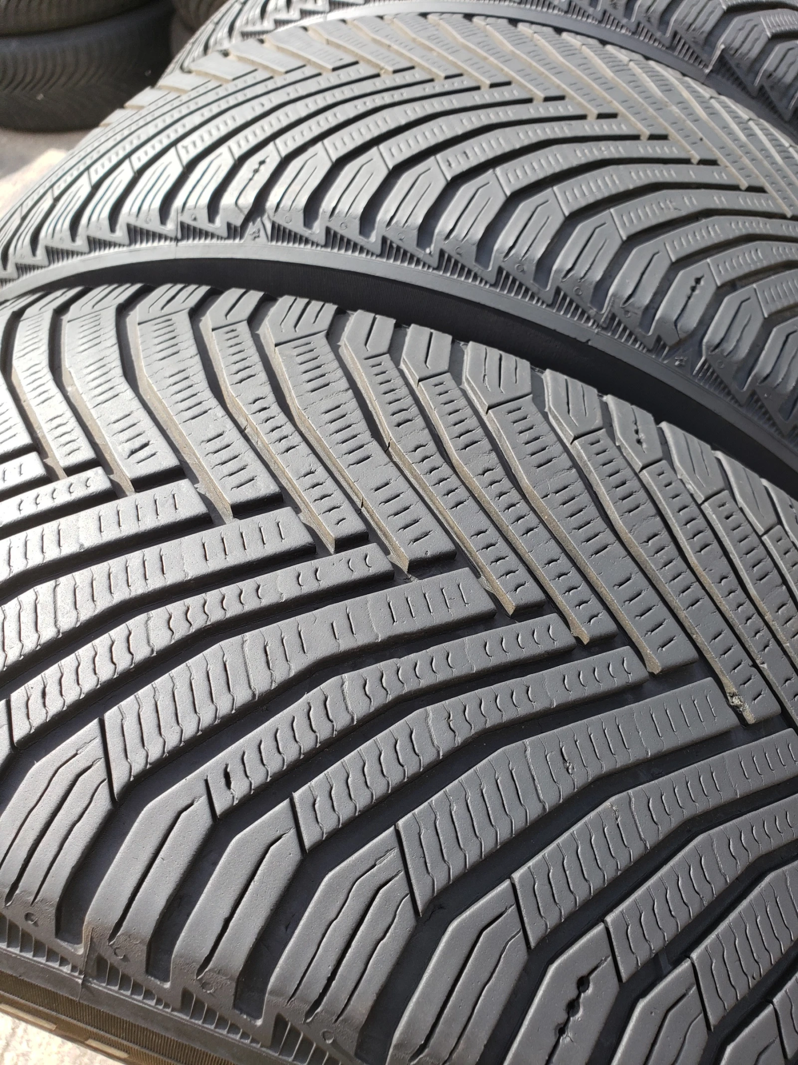 Гуми Зимни 235/55R19, снимка 3 - Гуми и джанти - 56313678