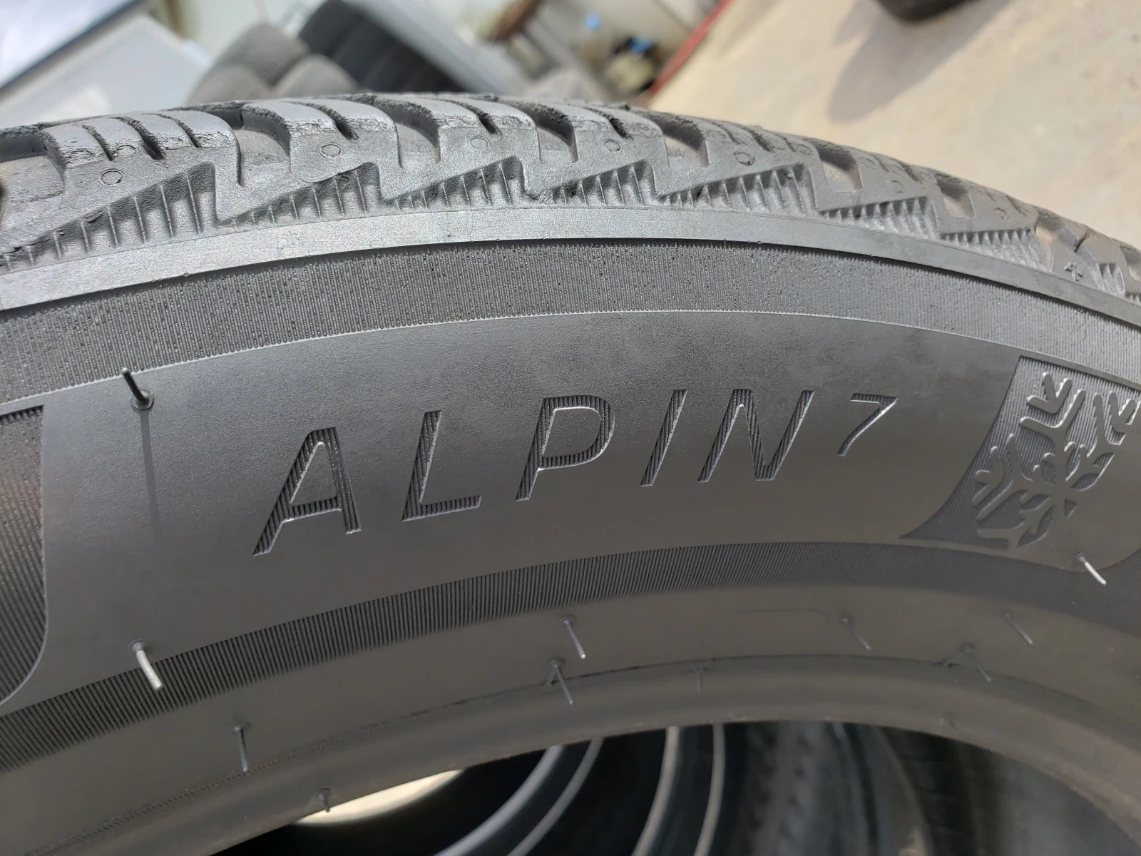 Гуми Зимни 235/55R19, снимка 8 - Гуми и джанти - 56313678