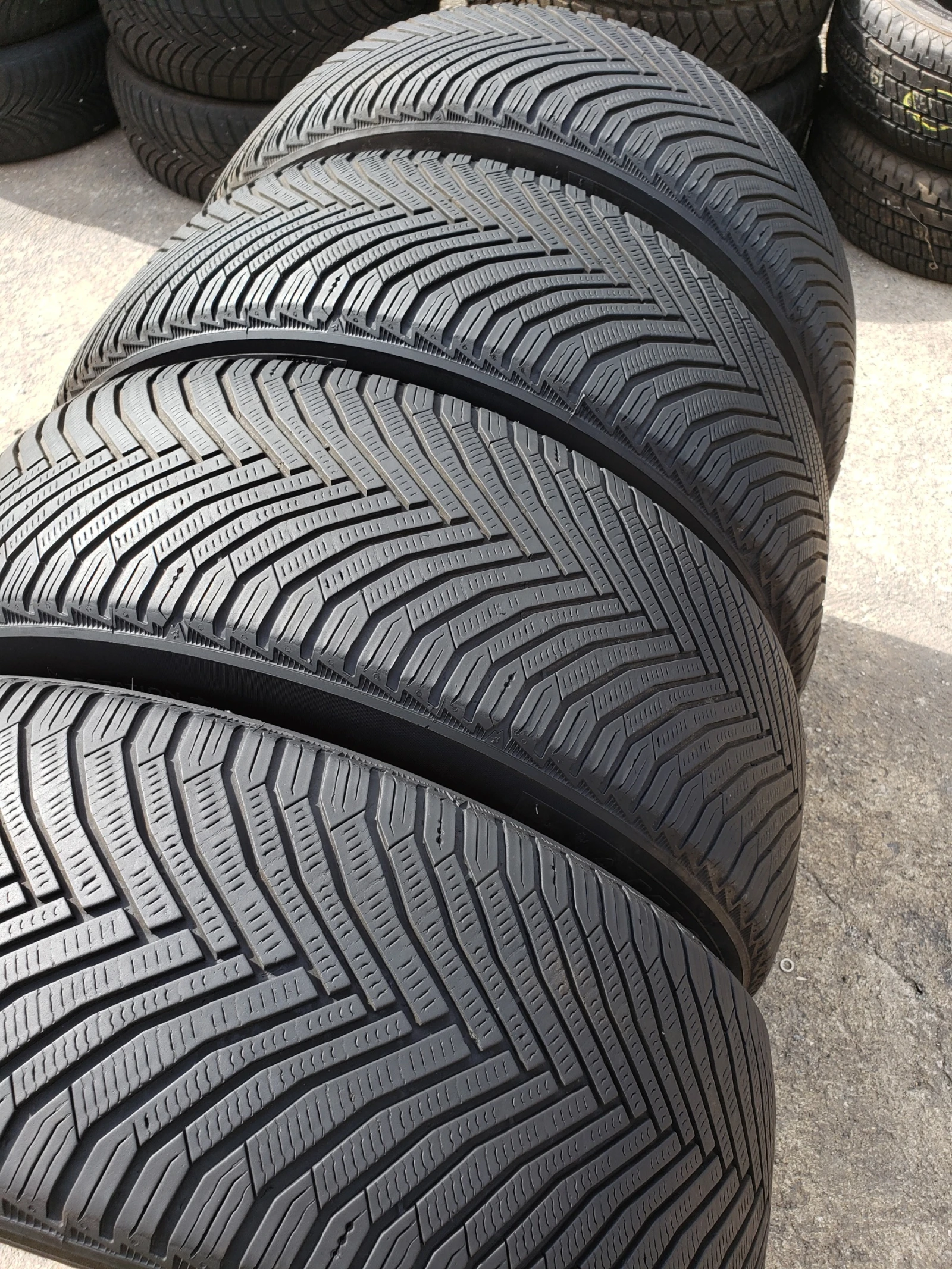 Гуми Зимни 235/55R19, снимка 6 - Гуми и джанти - 56313678