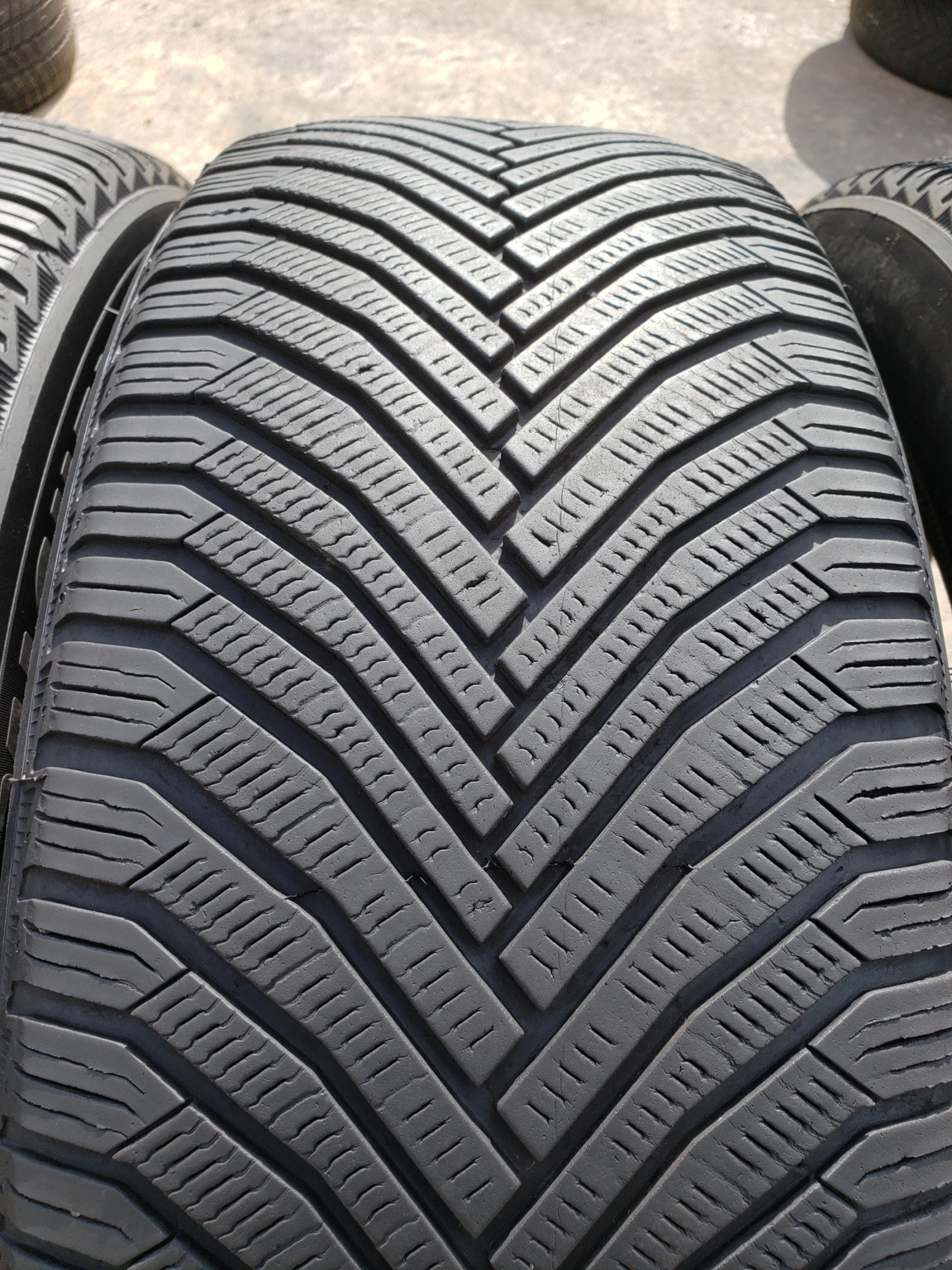 Гуми Зимни 235/55R19