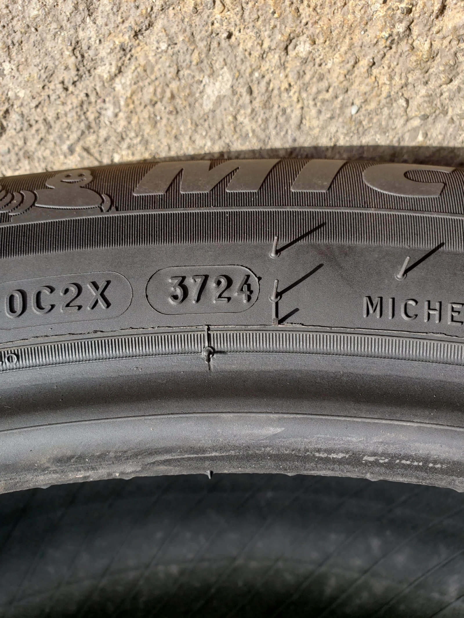 Гуми Зимни 235/55R19, снимка 7 - Гуми и джанти - 56313678