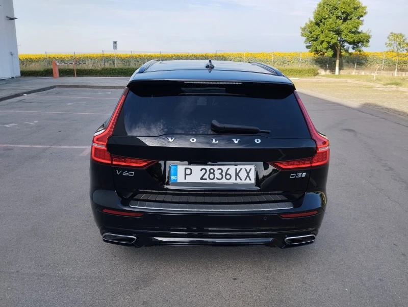 Volvo V60 2.0D3 R-Line, снимка 4 - Автомобили и джипове - 46392622