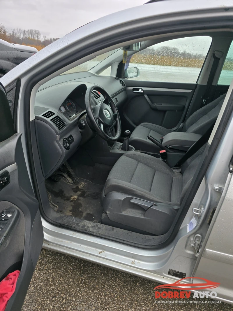 VW Touran 2.0tdi, снимка 9 - Автомобили и джипове - 48154655