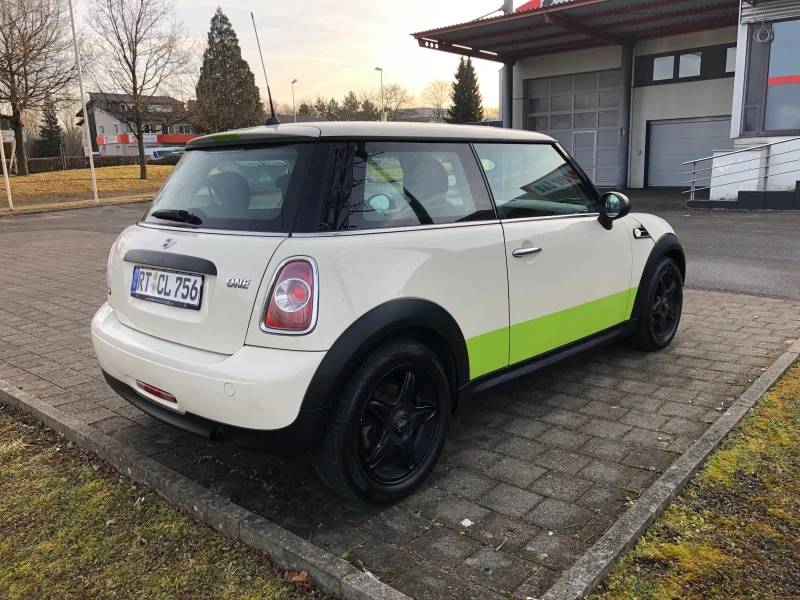 Mini One Minimalist, снимка 2 - Автомобили и джипове - 52328750