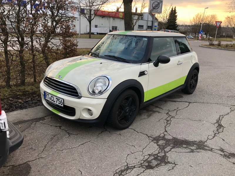 Mini One Minimalist, снимка 10 - Автомобили и джипове - 52328750