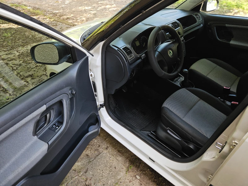 Skoda Fabia 1.2i КЛИМАТИК, снимка 10 - Автомобили и джипове - 50069409