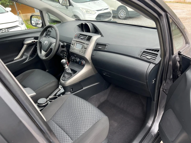 Toyota Verso 2.0d4d 126k.c Euro5, снимка 9 - Автомобили и джипове - 52143441