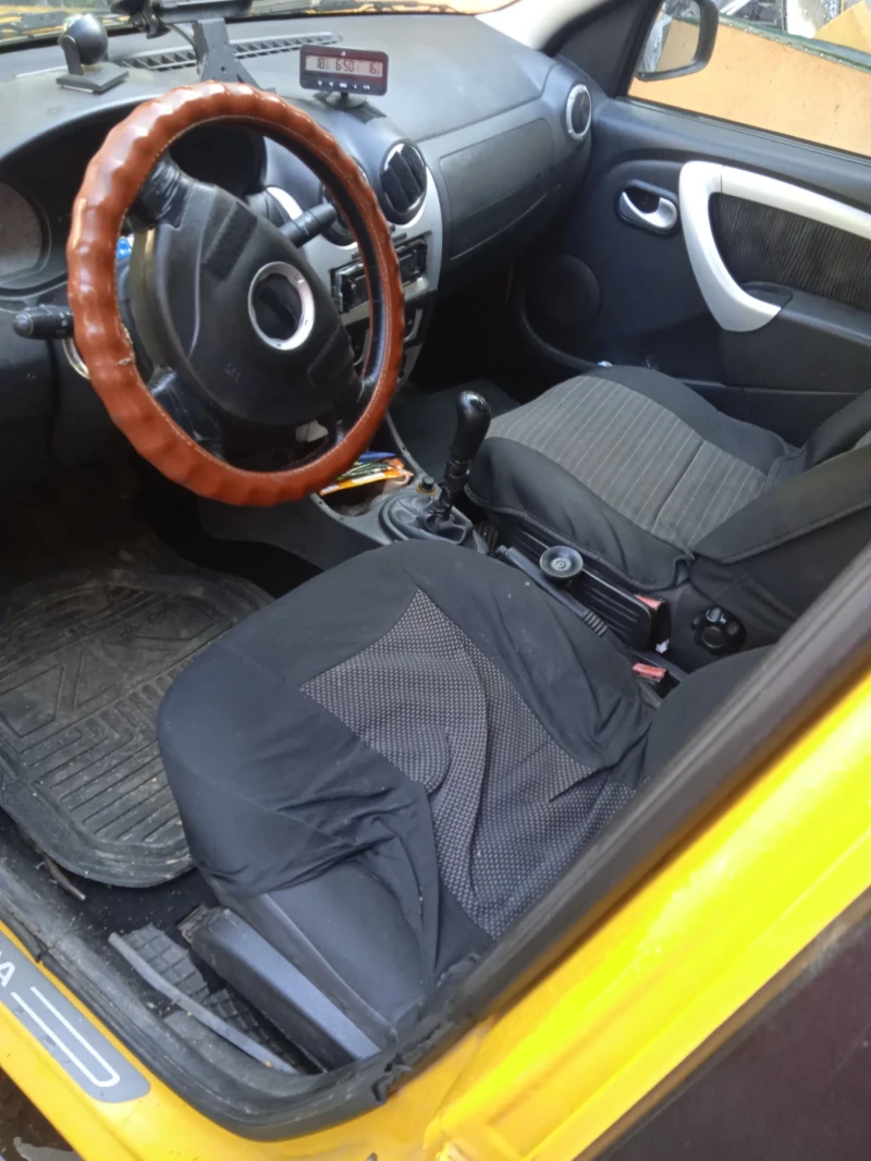 Dacia Logan Лека, снимка 6 - Автомобили и джипове - 52831090