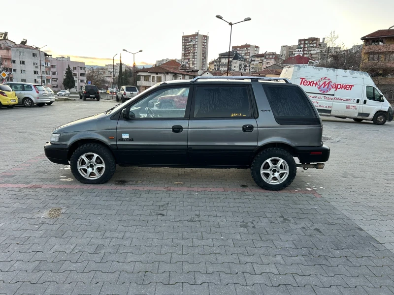 Mitsubishi Space wagon 1.8 Бензин-Газ 4х4 7 местен, снимка 5 - Автомобили и джипове - 52924259