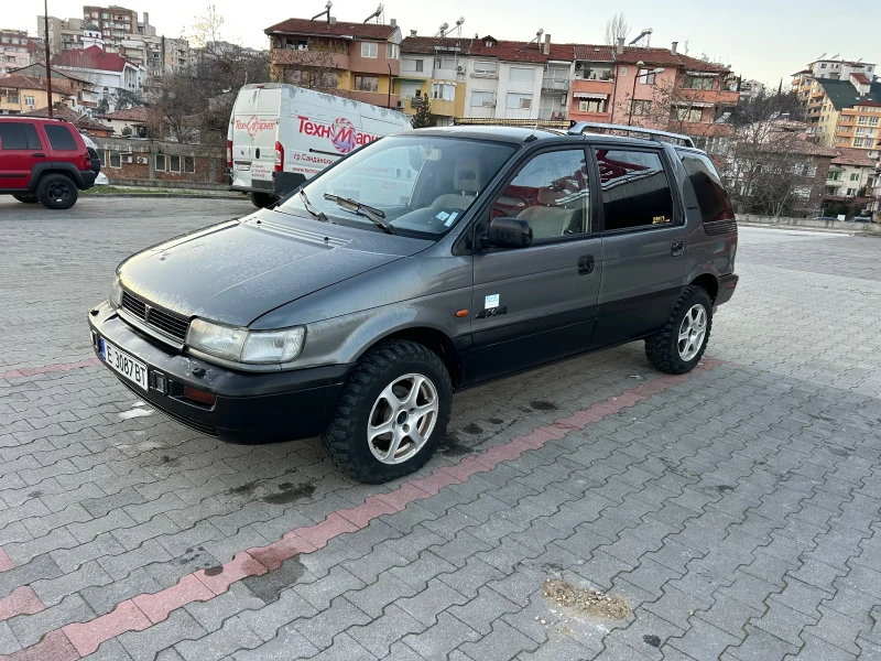 Mitsubishi Space wagon 1.8 Бензин-Газ 4х4 7 местен, снимка 3 - Автомобили и джипове - 52924259