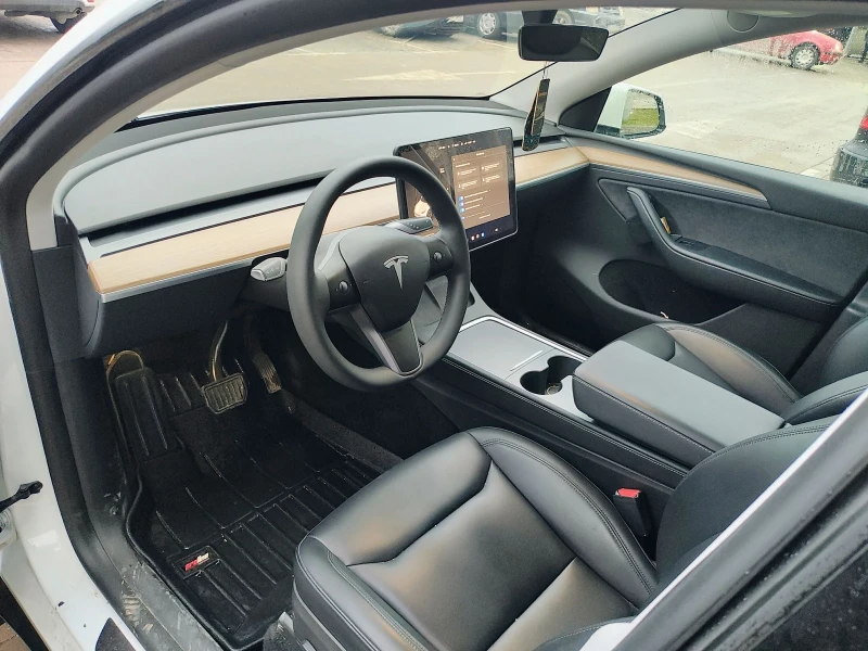 Tesla Model Y Dual motor , снимка 7 - Автомобили и джипове - 53135744