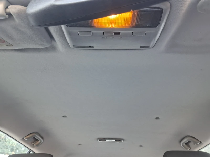 Toyota Avensis 2.0 D4D, снимка 12 - Автомобили и джипове - 53247778