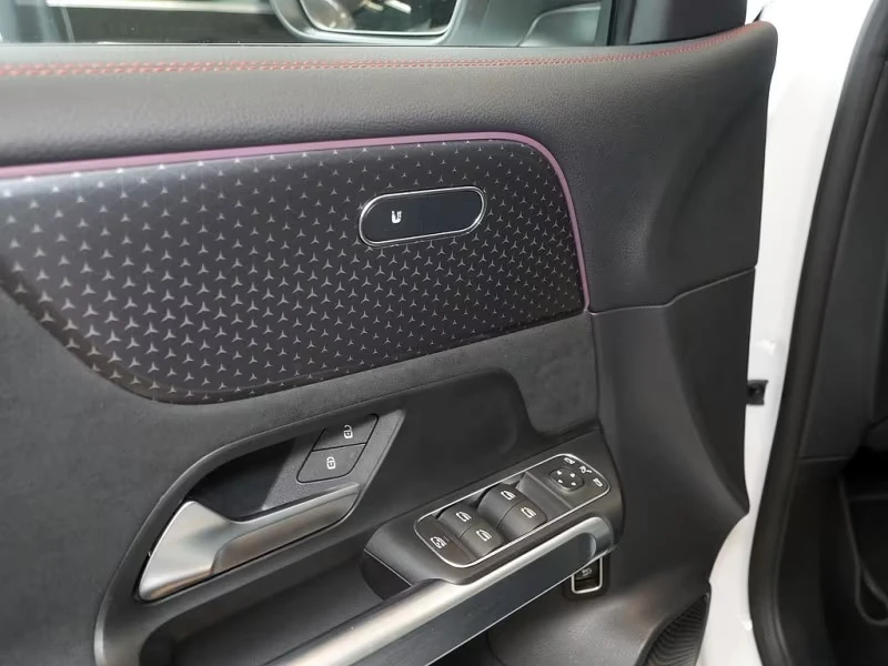 Mercedes-Benz EQB 250+ AMG/FACELIFT/PANO/360/LED/KEYLESS/, снимка 11 - Автомобили и джипове - 53913918