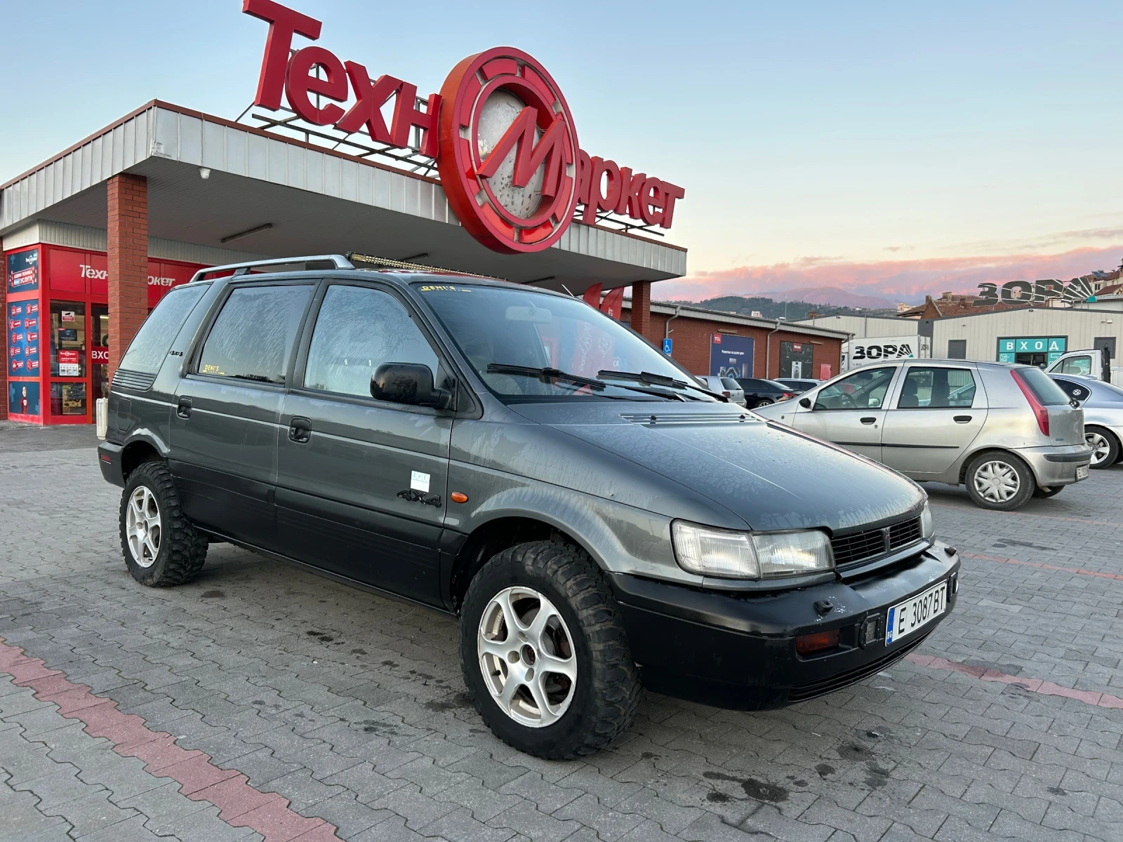 Mitsubishi Space wagon 1.8 Бензин-Газ 4х4 7 местен, снимка 1